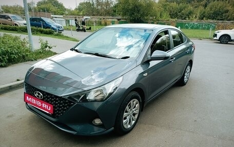 Hyundai Solaris II рестайлинг, 2021 год, 1 590 000 рублей, 2 фотография