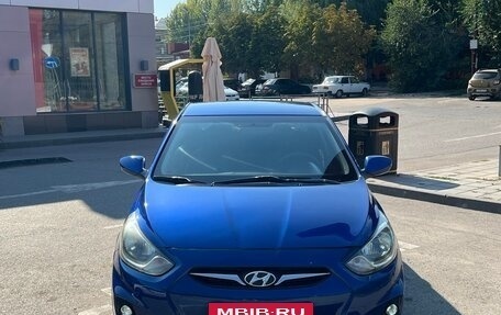 Hyundai Solaris II рестайлинг, 2013 год, 880 000 рублей, 2 фотография