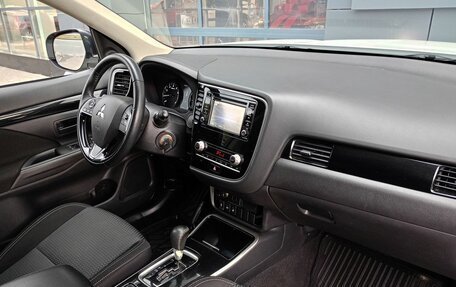 Mitsubishi Outlander III рестайлинг 3, 2021 год, 2 425 000 рублей, 6 фотография