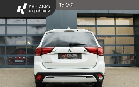 Mitsubishi Outlander III рестайлинг 3, 2021 год, 2 425 000 рублей, 4 фотография