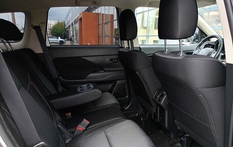 Mitsubishi Outlander III рестайлинг 3, 2021 год, 2 425 000 рублей, 7 фотография