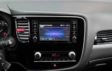 Mitsubishi Outlander III рестайлинг 3, 2021 год, 2 425 000 рублей, 11 фотография