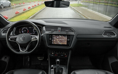 Volkswagen Tiguan II, 2021 год, 3 599 000 рублей, 13 фотография
