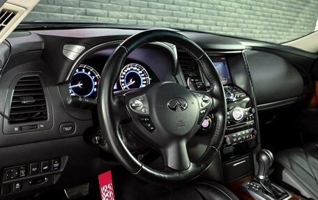Infiniti QX70, 2017 год, 3 930 000 рублей, 12 фотография