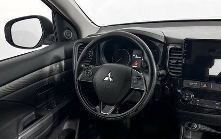 Mitsubishi Outlander III рестайлинг 3, 2016 год, 1 678 000 рублей, 15 фотография