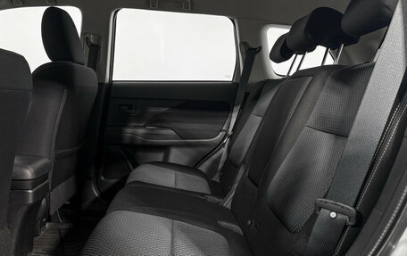 Mitsubishi Outlander III рестайлинг 3, 2016 год, 1 678 000 рублей, 12 фотография