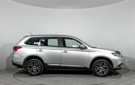 Mitsubishi Outlander III рестайлинг 3, 2016 год, 1 678 000 рублей, 4 фотография