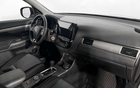 Mitsubishi Outlander III рестайлинг 3, 2016 год, 1 678 000 рублей, 13 фотография