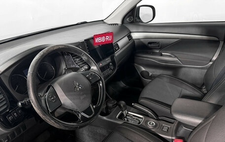 Mitsubishi Outlander III рестайлинг 3, 2016 год, 1 678 000 рублей, 9 фотография