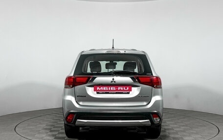 Mitsubishi Outlander III рестайлинг 3, 2016 год, 1 678 000 рублей, 6 фотография