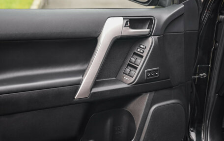 Toyota Land Cruiser Prado 150 рестайлинг 2, 2018 год, 4 569 000 рублей, 25 фотография