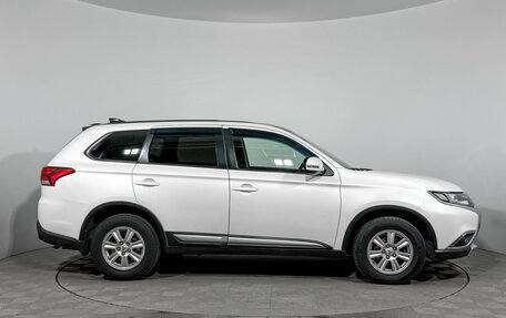 Mitsubishi Outlander III рестайлинг 3, 2018 год, 1 770 000 рублей, 4 фотография