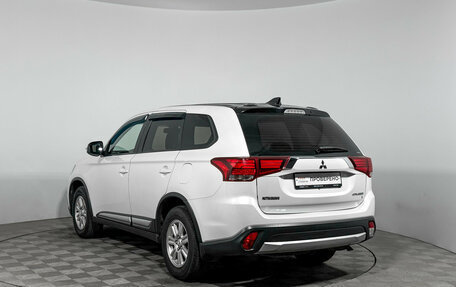 Mitsubishi Outlander III рестайлинг 3, 2018 год, 1 770 000 рублей, 7 фотография