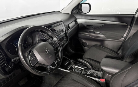 Mitsubishi Outlander III рестайлинг 3, 2018 год, 1 770 000 рублей, 9 фотография