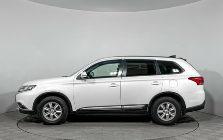 Mitsubishi Outlander III рестайлинг 3, 2018 год, 1 770 000 рублей, 8 фотография