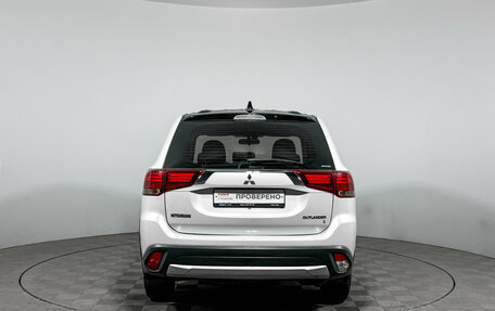 Mitsubishi Outlander III рестайлинг 3, 2018 год, 1 770 000 рублей, 6 фотография