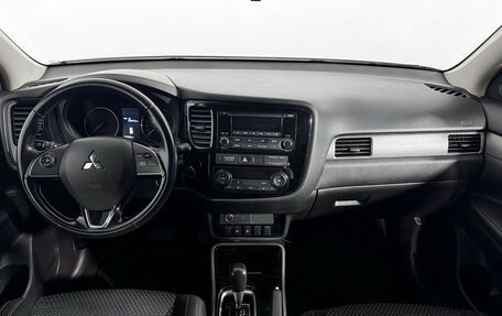 Mitsubishi Outlander III рестайлинг 3, 2018 год, 1 770 000 рублей, 15 фотография