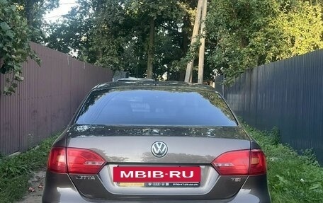 Volkswagen Jetta VI, 2011 год, 870 000 рублей, 7 фотография