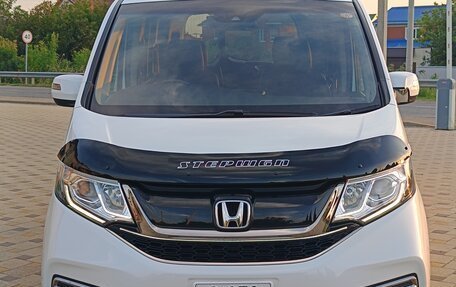 Honda Stepwgn IV, 2017 год, 1 890 000 рублей, 2 фотография