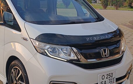 Honda Stepwgn IV, 2017 год, 1 890 000 рублей, 7 фотография