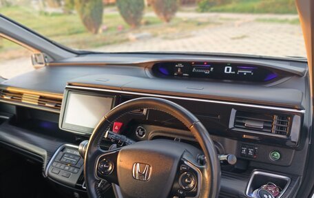 Honda Stepwgn IV, 2017 год, 1 890 000 рублей, 14 фотография