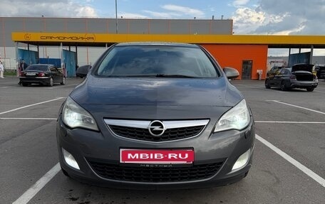 Opel Astra J, 2011 год, 560 000 рублей, 1 фотография