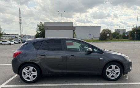 Opel Astra J, 2011 год, 560 000 рублей, 3 фотография