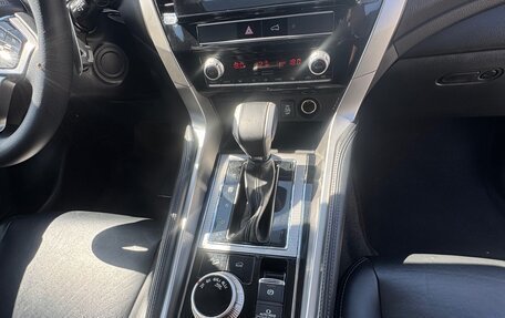 Mitsubishi Pajero Sport III рестайлинг, 2020 год, 3 500 000 рублей, 9 фотография