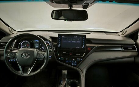 Toyota Camry, 2022 год, 3 150 000 рублей, 5 фотография