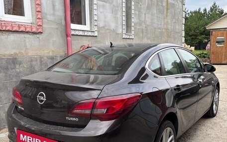 Opel Astra J, 2014 год, 850 000 рублей, 2 фотография
