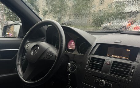 Mercedes-Benz C-Класс, 2010 год, 1 000 000 рублей, 8 фотография