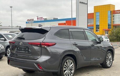 Toyota Highlander, 2023 год, 6 100 000 рублей, 4 фотография
