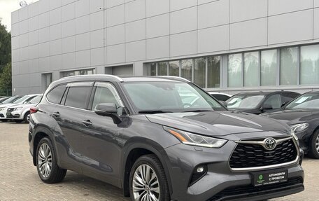 Toyota Highlander, 2023 год, 6 100 000 рублей, 2 фотография