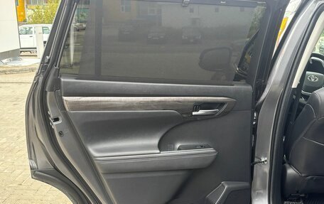 Toyota Highlander, 2023 год, 6 100 000 рублей, 15 фотография