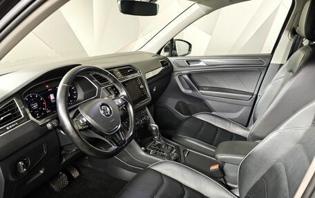 Volkswagen Tiguan II, 2018 год, 2 273 000 рублей, 19 фотография