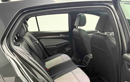Volkswagen Golf VIII, 2022 год, 1 525 000 рублей, 11 фотография