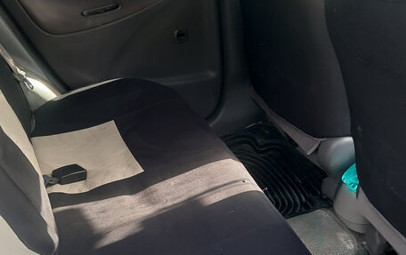 Toyota Platz, 2001 год, 450 000 рублей, 8 фотография