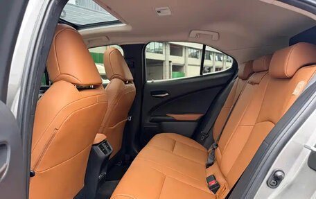 Lexus UX I, 2023 год, 2 200 010 рублей, 5 фотография