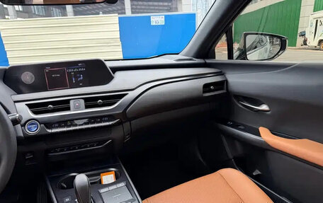 Lexus UX I, 2023 год, 2 200 010 рублей, 10 фотография