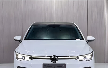 Volkswagen Golf VIII, 2023 год, 2 010 000 рублей, 2 фотография