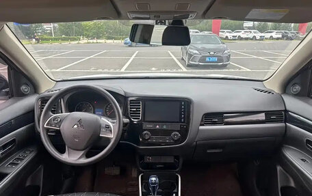 Mitsubishi Outlander III рестайлинг 3, 2022 год, 1 850 001 рублей, 7 фотография