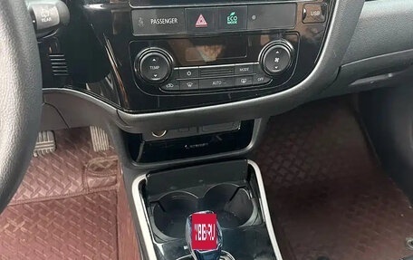 Mitsubishi Outlander III рестайлинг 3, 2022 год, 1 850 001 рублей, 14 фотография