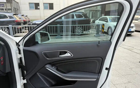 Mercedes-Benz GLA, 2019 год, 1 950 000 рублей, 14 фотография