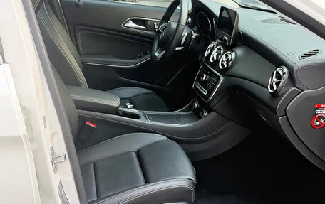 Mercedes-Benz GLA, 2019 год, 1 950 000 рублей, 15 фотография