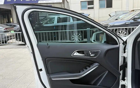 Mercedes-Benz GLA, 2019 год, 1 950 000 рублей, 10 фотография