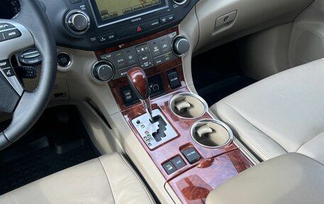 Toyota Highlander III, 2012 год, 1 790 000 рублей, 18 фотография