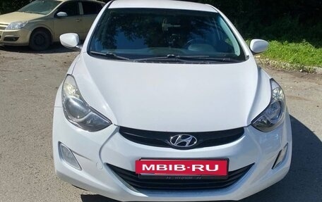 Hyundai Elantra V, 2013 год, 980 000 рублей, 2 фотография