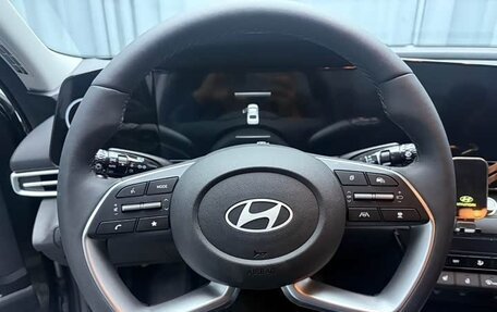 Hyundai Elantra, 2023 год, 1 600 000 рублей, 10 фотография