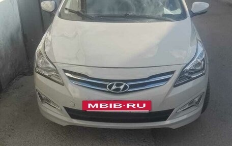 Hyundai Solaris II рестайлинг, 2015 год, 450 000 рублей, 2 фотография