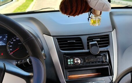 Hyundai Solaris II рестайлинг, 2013 год, 800 000 рублей, 7 фотография